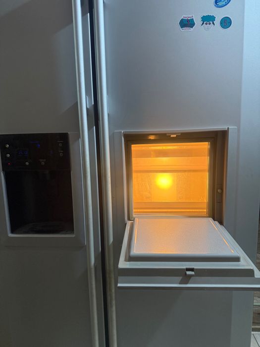 Холодильник Samsung в отличном состояний
