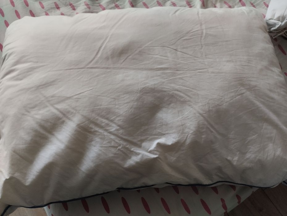 Възглавница с изкуствен пълнеж!