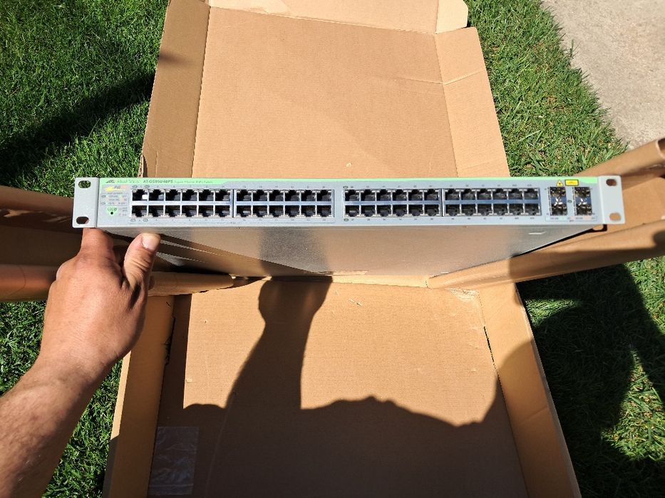 Switch 48 porturi Allied Telesis