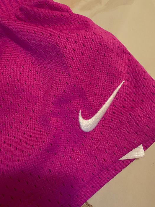 Pantaloni Nike mărimea 98-104 cm stare foarte bună