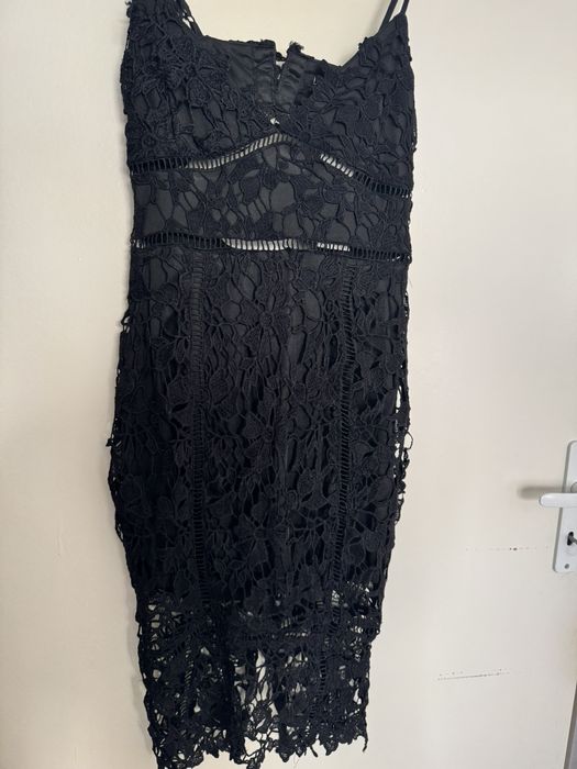 Черна дантелена рокля