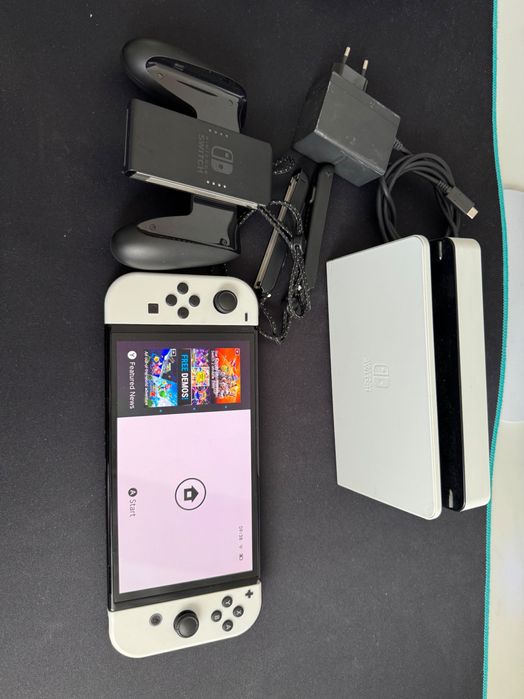 Nintendo Switch OLED - Dock - Joy-Con Grip & Straps