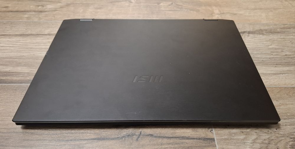 Лаптоп MSI E16 AI | 32GB RAM | 1TB SSD Intel Ultra 7 155H 16 - ядрен | 16 - инча