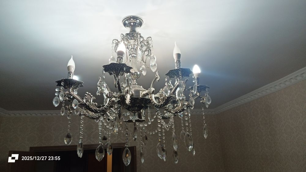 Продаю люстры очень красивые