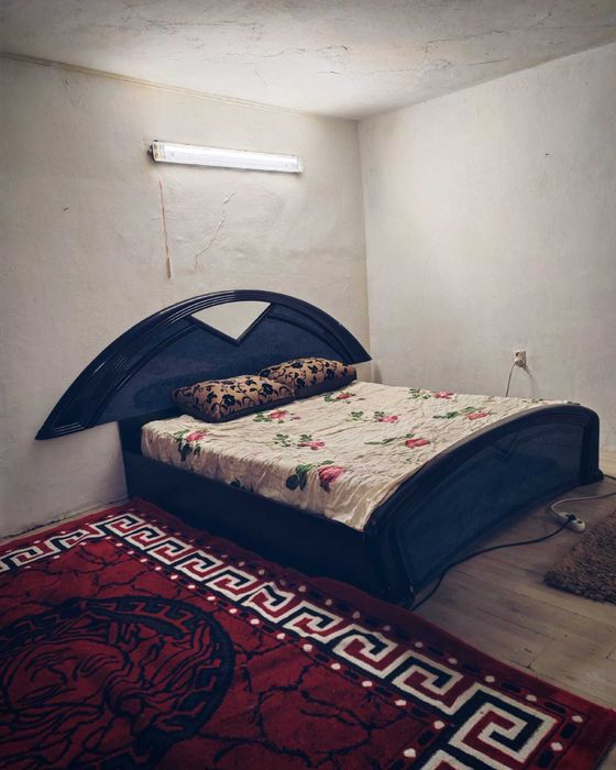 Apartament cu doua camere în București la curte,compus din două camere,baie,bucatarie utilat/mobilat plus curte
