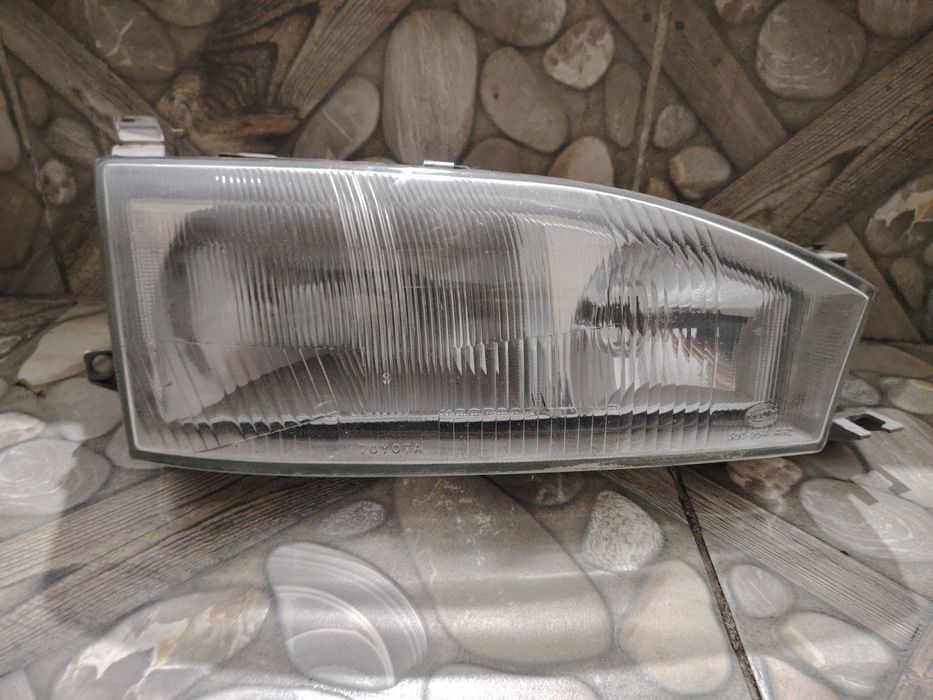 Правая фара Toyota Camry 10