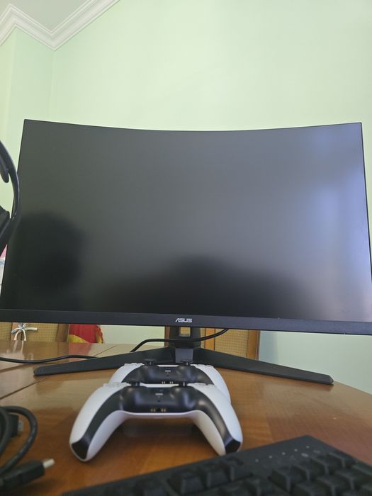 Monitor Gaming LED Curbat Asus TUF