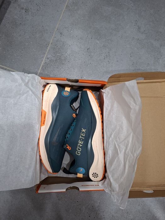 Продам кроссовки nike