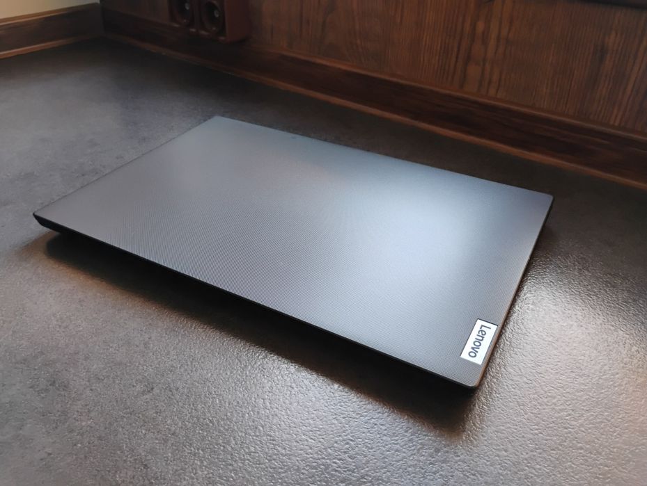 Laptop Lenovo - Ryzen 5 - 5000serie - Vega 7 - 24GB