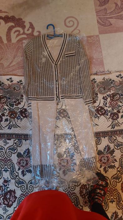 Киімдер сатылады