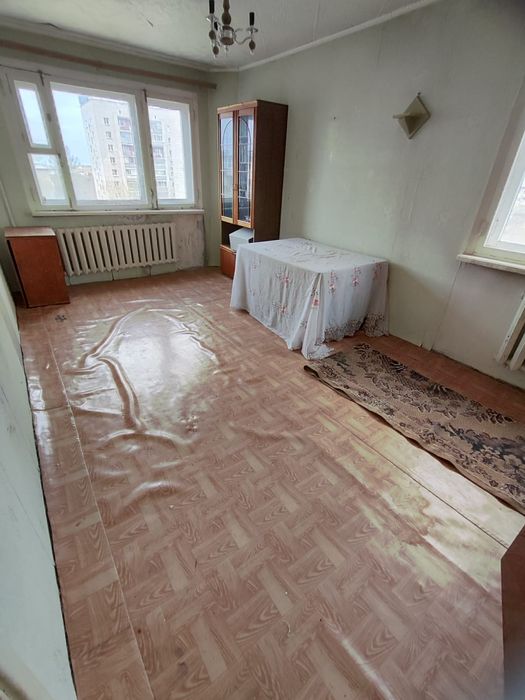 3 комн.. 4 мкр, 20 дом , 4 этаж.