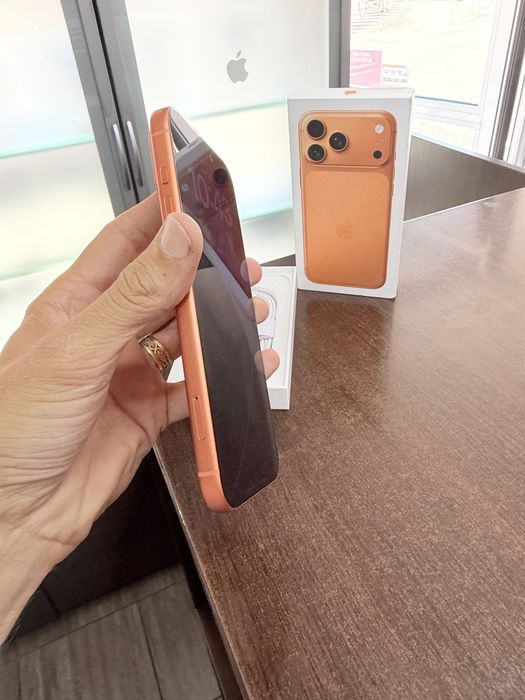 Vand Iphone 17 Pro Max 256Gb cosmic Orange impecabil