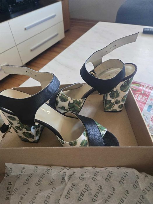 Кожен сандали Дарис