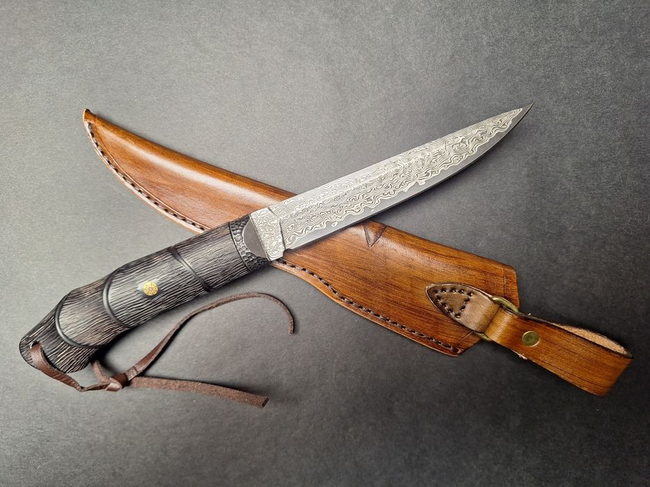 Ловен нож от дамаска стомана VG10 с кожена кания