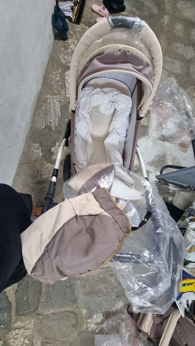 Продавам бебешка количка 2 в 1 lorelli viola