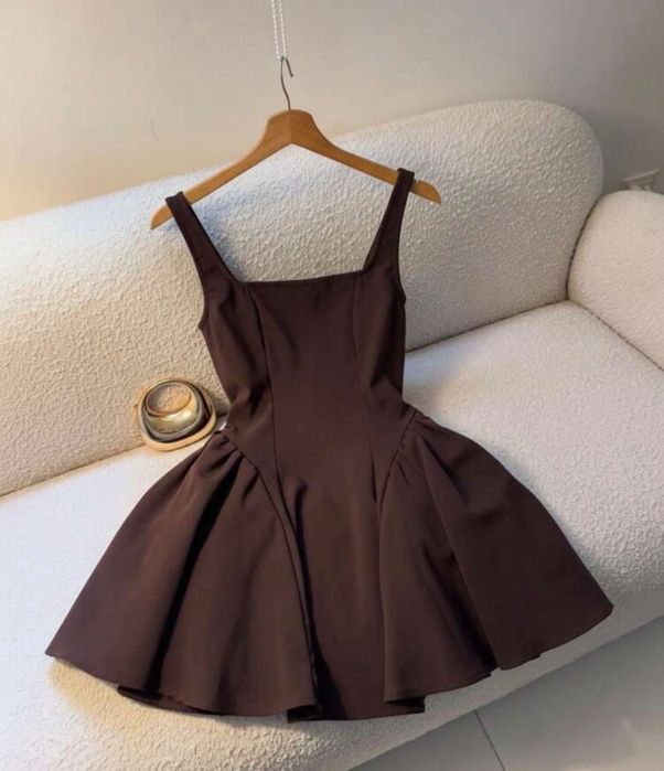 Дамска рокля налична в няколко размера