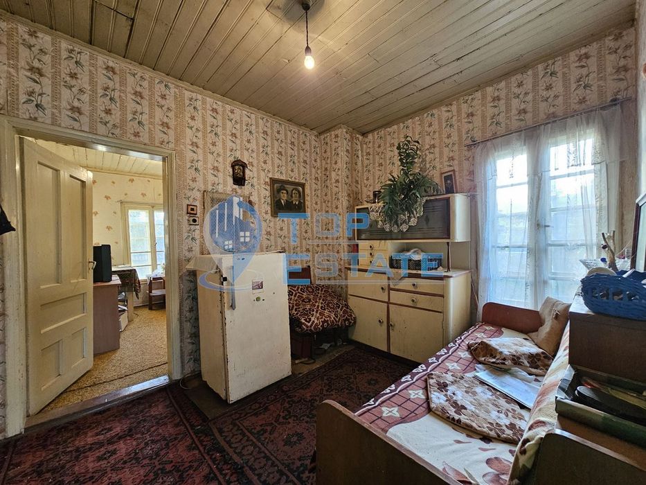 Тухлена къща с голям двор и кладенец в село Писарево