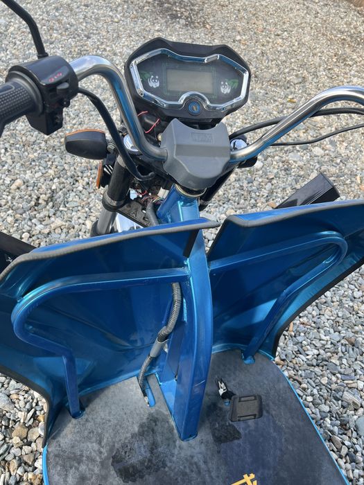 Vand triciclu electric 1,8 KW, 60V - autonomie 50 km- aptoape nou.