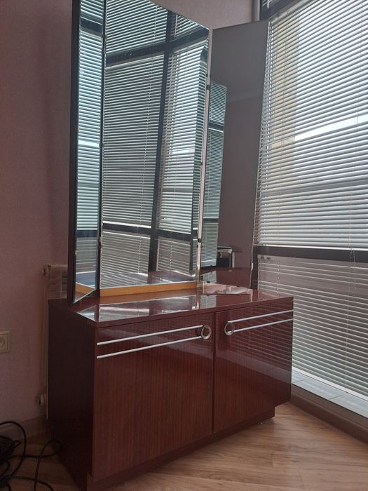 Зеркало, трюмо со встроенной тумбой