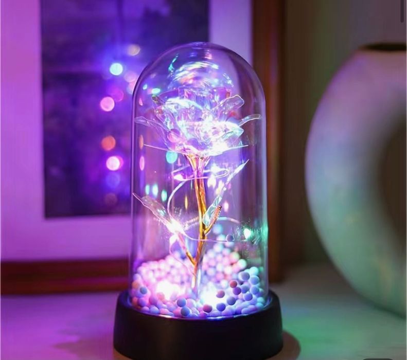 Цвете с частици от пяна със златно фолио