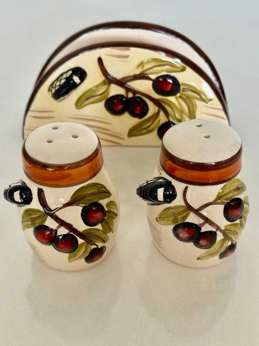 Сет за сол, пипер и салфетник