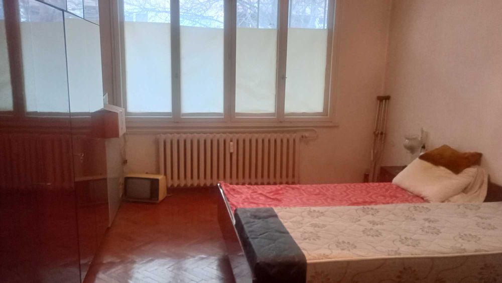 Апартамента-две спални, хол, трапезария, кухня ,трапезария,баня и толатна 116 кв/м