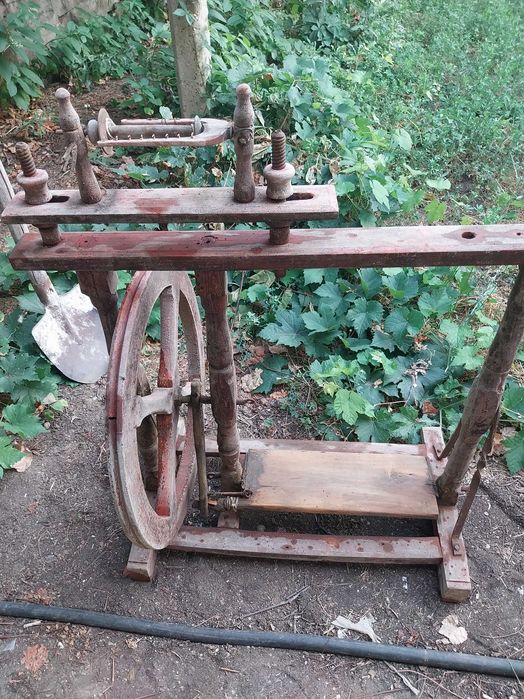 Антика машина точилна много стара