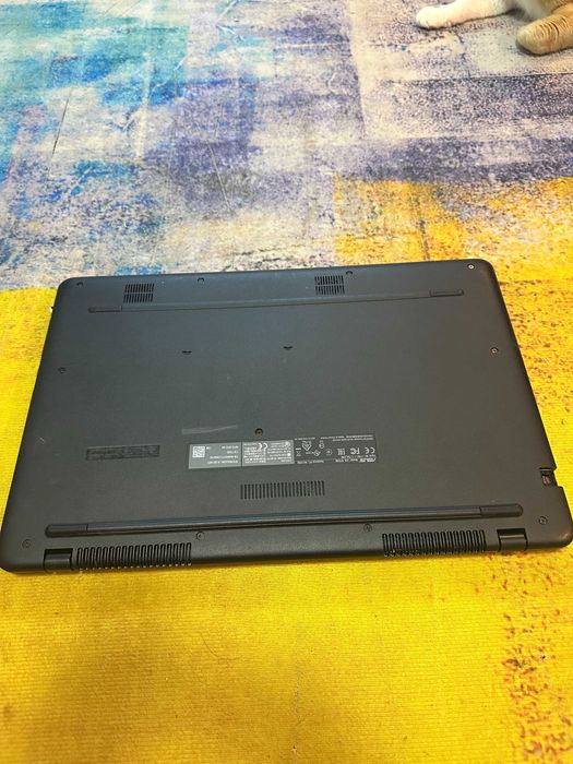 Laptop Asus Vivobook 17, ecran mare, ssd 120 gb, ram 4 gb ddr4