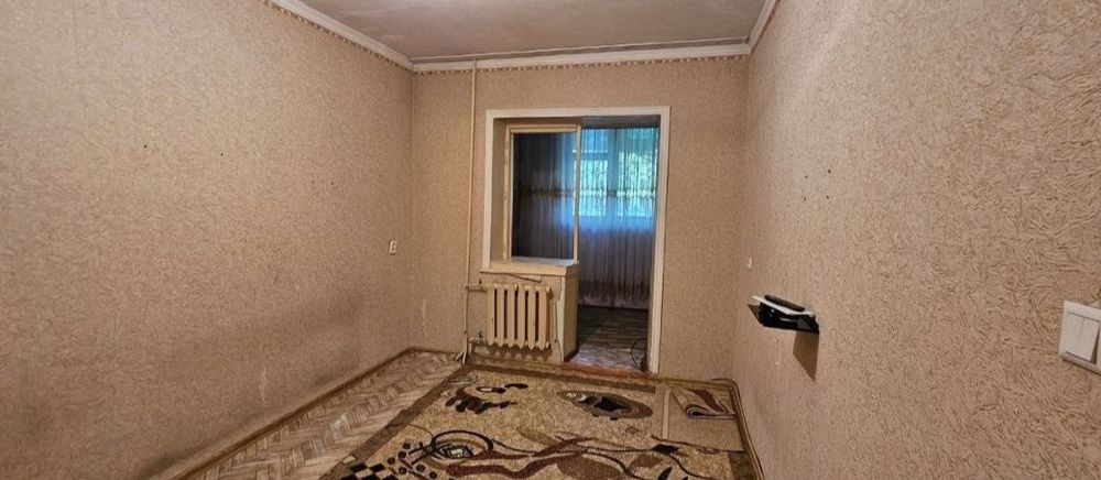 Продаётся 1/1/4 на м-в Буюк Ипак Йули. Однокомнатная.