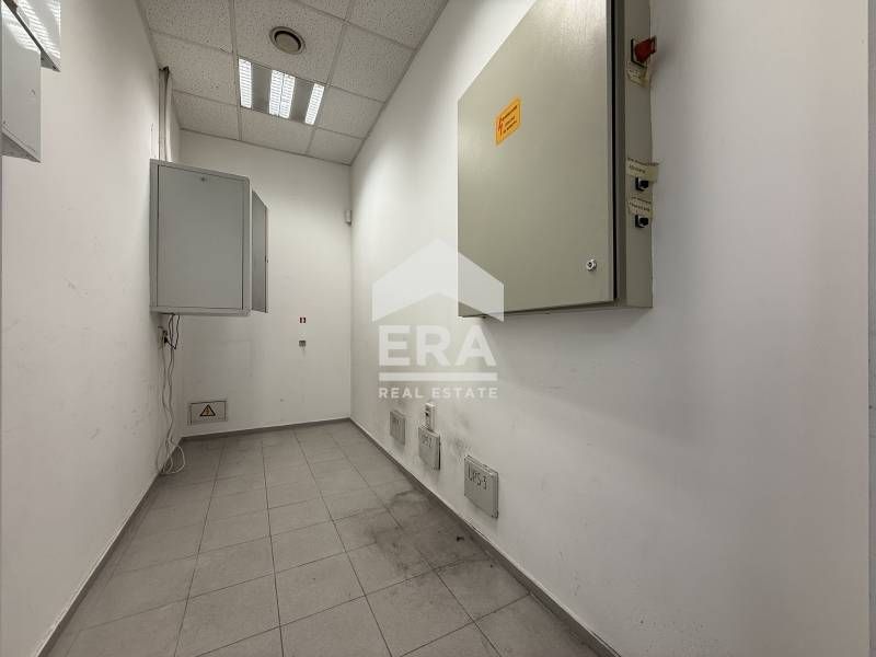 Търговски обект под наем на централна локация в кв. Надежда