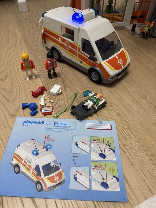 Spital Playmobil cu ambulanta si elicopter