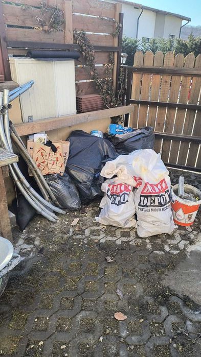 Transport moloz Servicii de carat moloz Debarasari