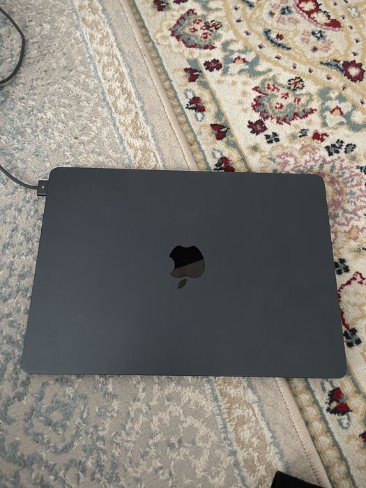 продам MacBook air m4 2025