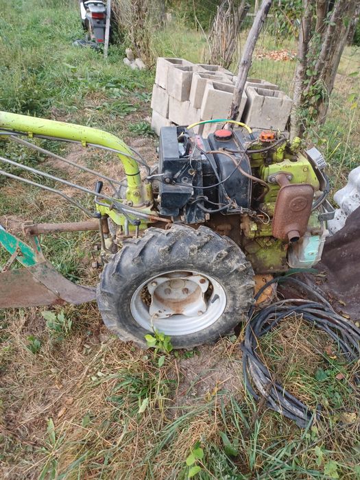 Vând motocultor 18 cai, pornire ușoară la cheie, diesel 4×4 la mic la mare. Adus din Italia și nu-l folosesc