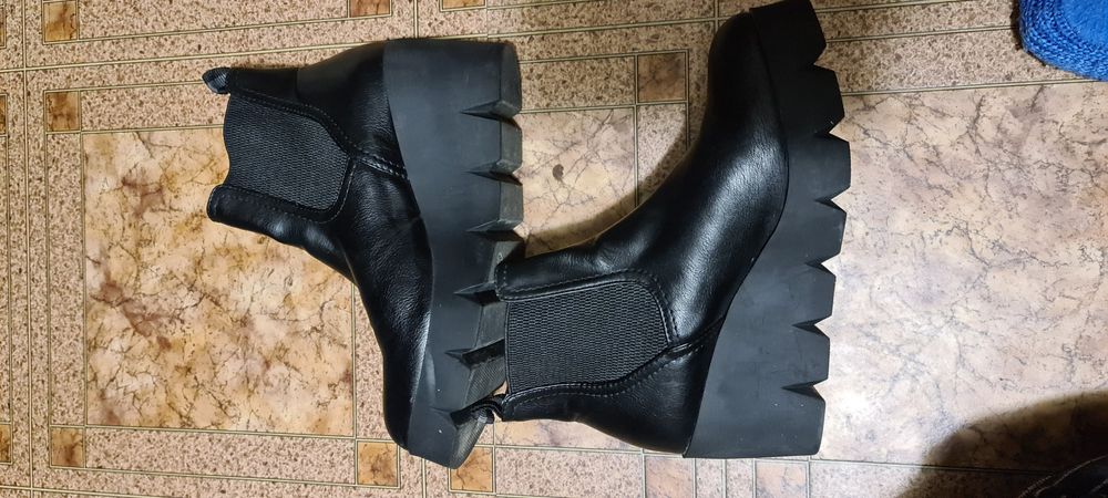 Продам ботинки кожаные. 40р.