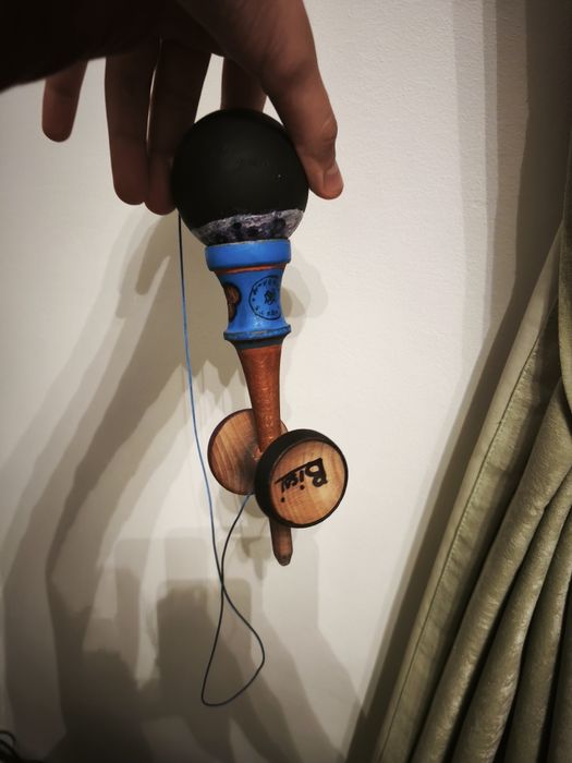 Kendama semnată grip