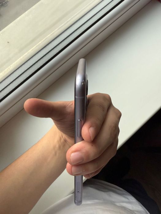 Продам Iphone 11