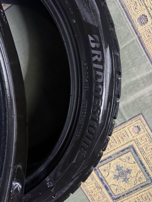Bridgestone Blizzak 285/45 R22