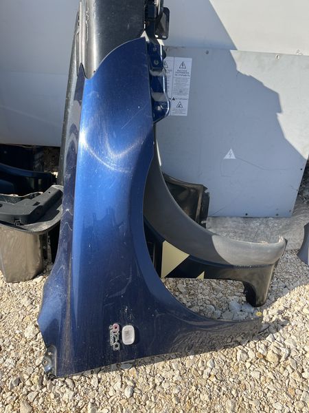 Десен калник Toyota Avensis 2006