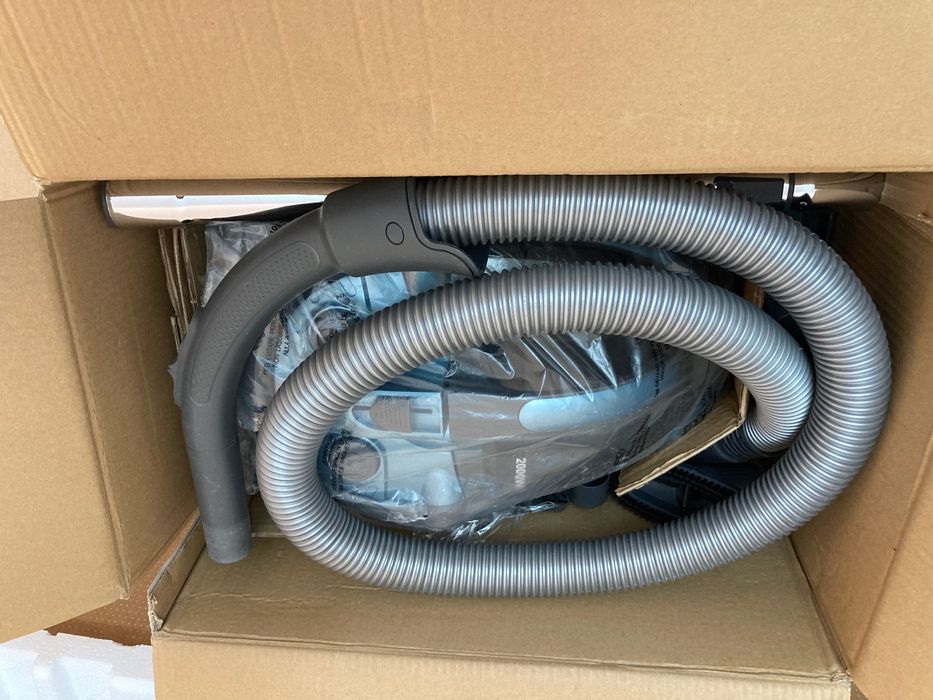 Пылесос б/у, в отличном состоянии.