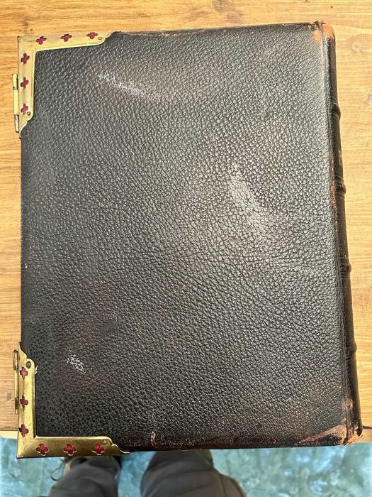 Biblia / Biblie veche , 1870 , engleza , 6 kg , 34 x26x9 cm , piele