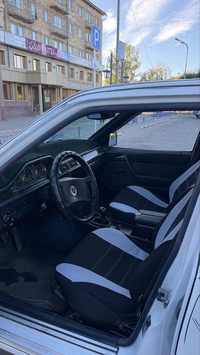 Mercedes-Benz W124