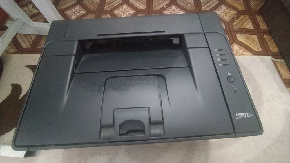 Продам цветной принтер Canon lbp7018c