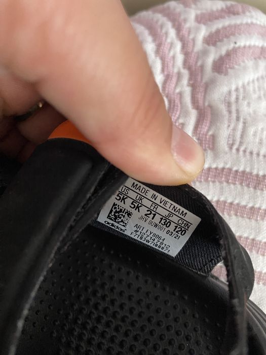 Адисдас сандали много запазени изпращам с преглед к тест!