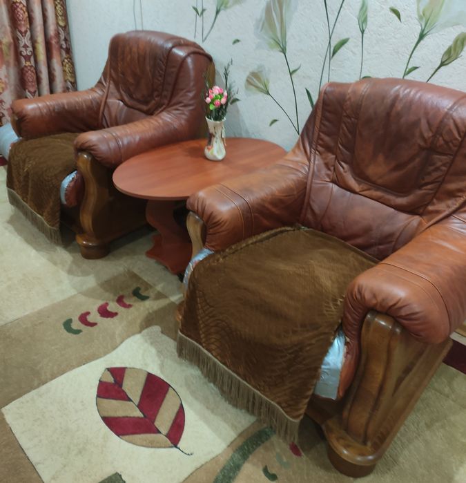 Продам бу кожаные диван и два кресла