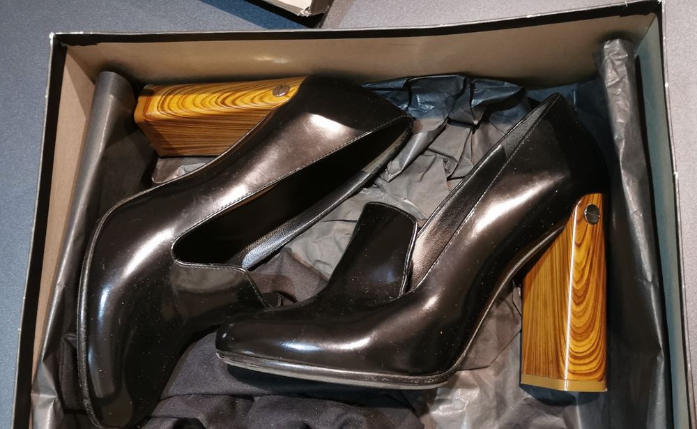 Neil Barret обувка черен естествен лак, дървен ток