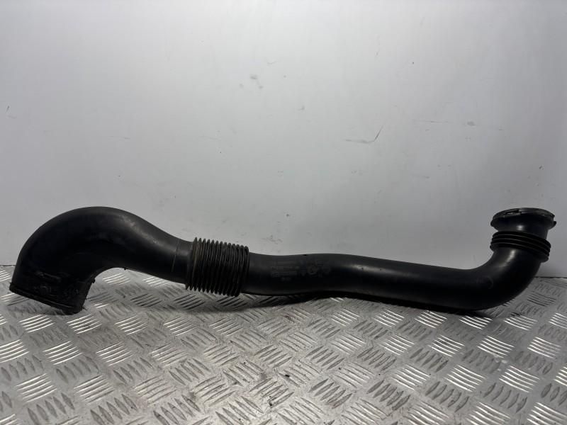 Furtun filtru aer Nissan Primastar 1.9 dci cdti 74 Kw 101 cp F9Q 760