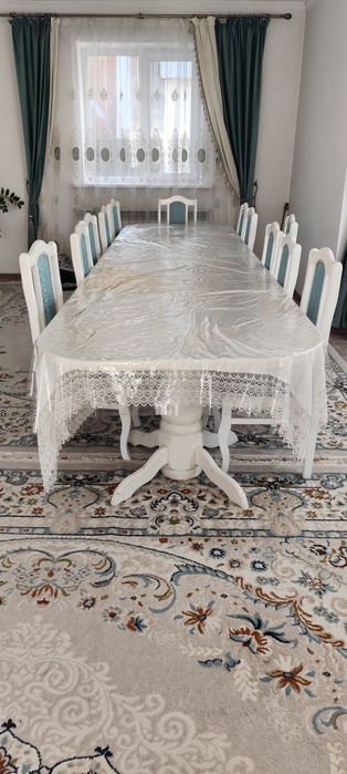 Стол со стульями