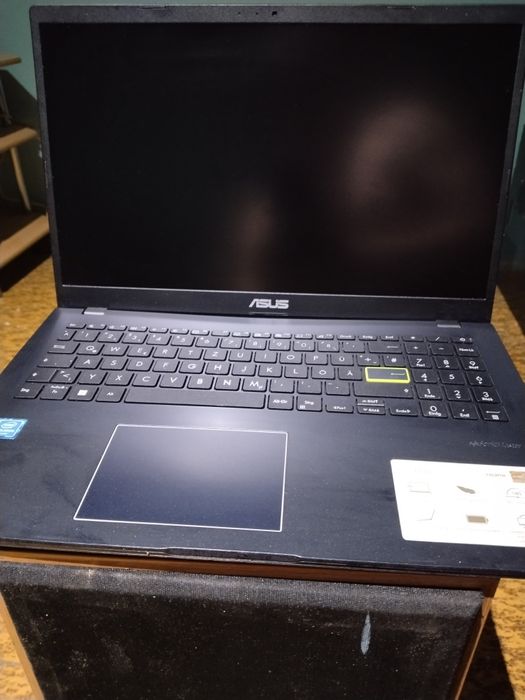 Лаптоп Asus  E510
