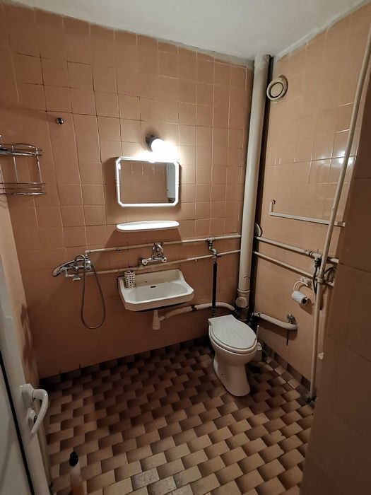 Дава се под наем Едностаен апартамент в Бургас, Зорница - 37 кв.м за 175 € - Снимка #2